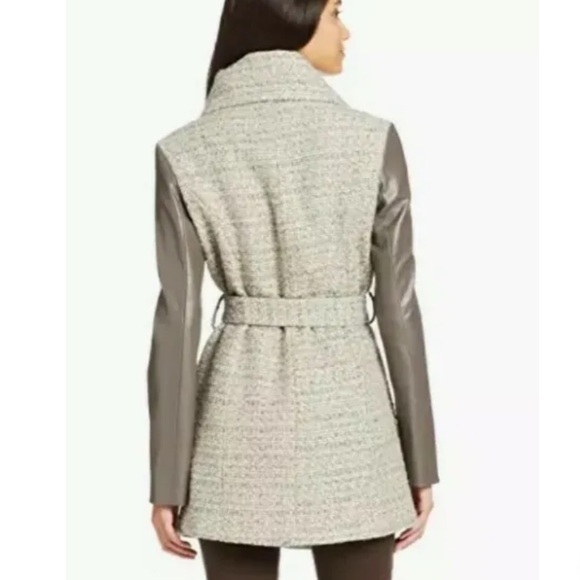 T Tahari Women's Alba Belted Tweed Jacket Faux Leather Sleeves XS - Picture 2 of 4